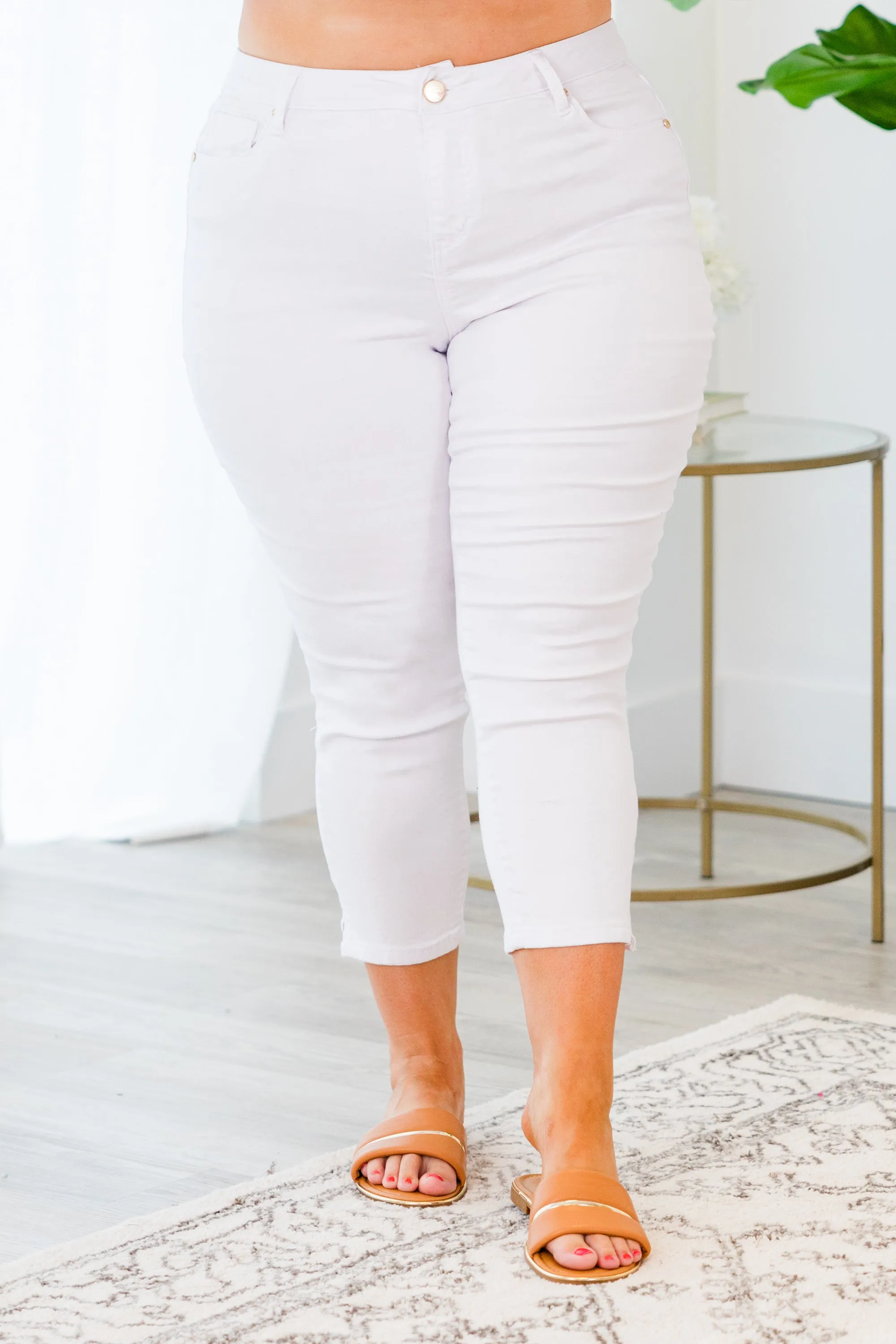 1822 Denim: Carolina Lily Capri, White