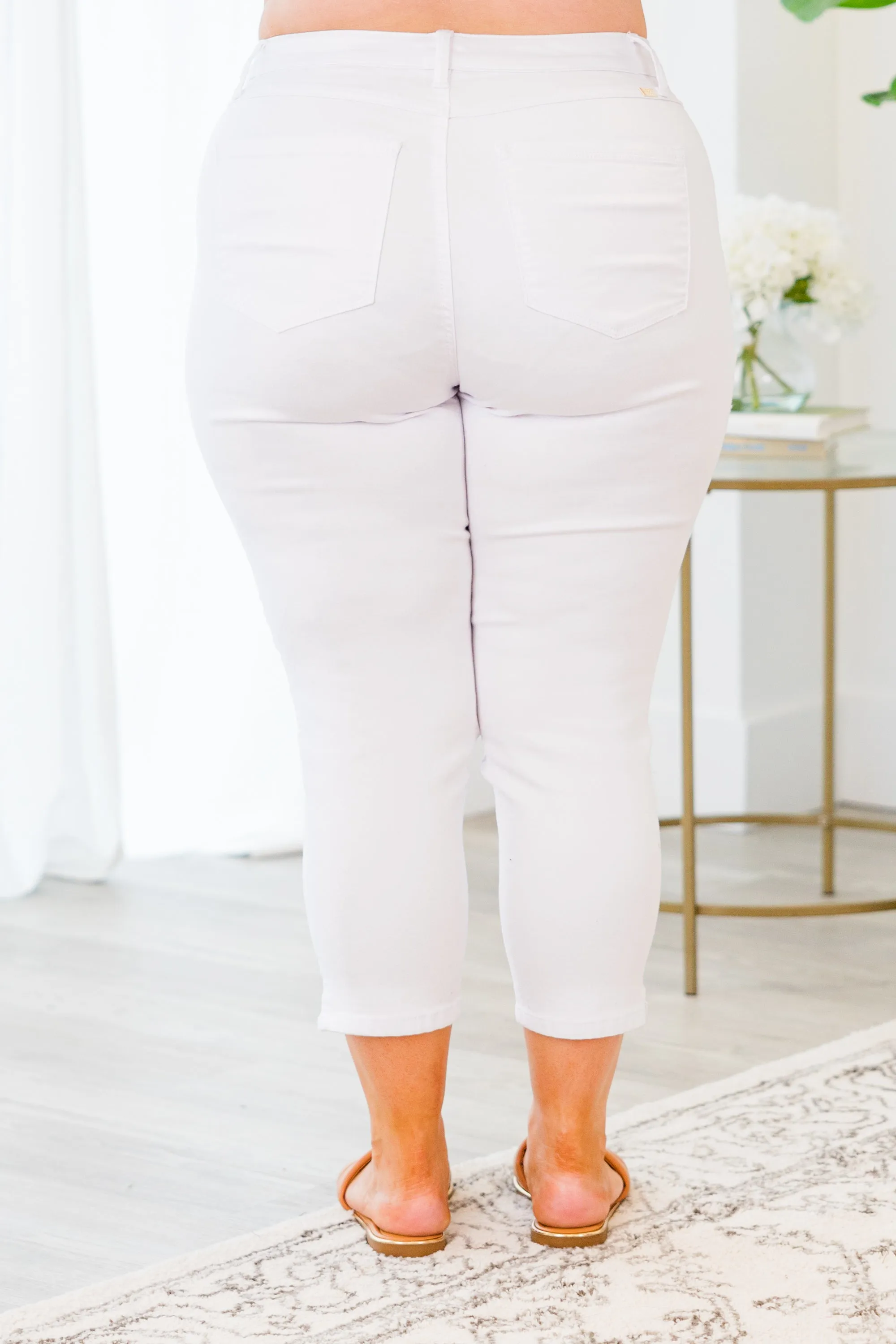 1822 Denim: Carolina Lily Capri, White