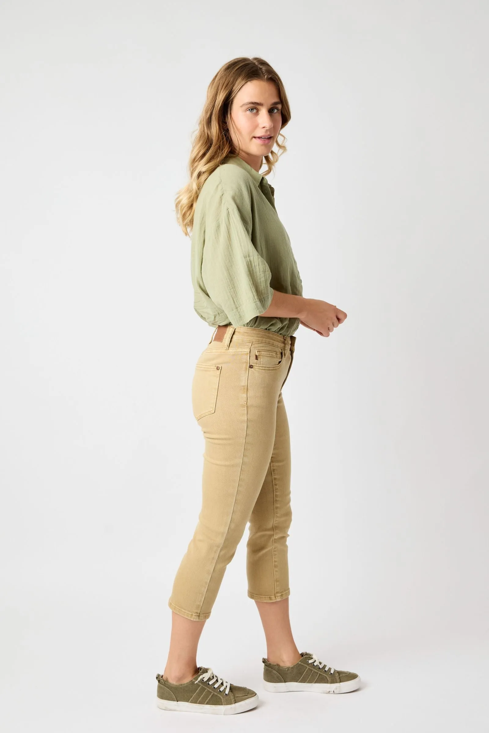 Judy Blue Mid Rise Garmed Dyed Capri